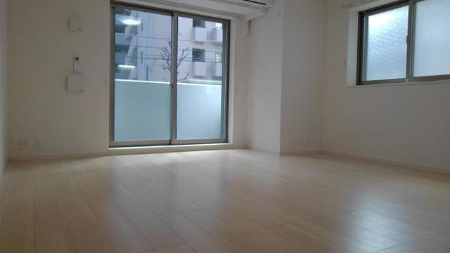 横浜市港北区新横浜１丁目の賃貸マンションの居間・リビング
