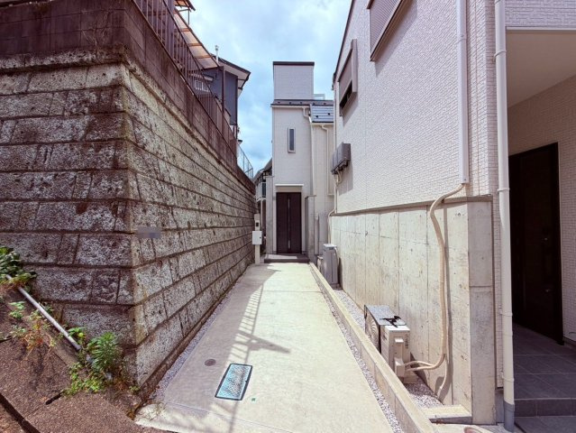 【外観】 | 板橋区成増５丁目　中古戸建て | プライバシーに配慮された落ち着きある住環境です