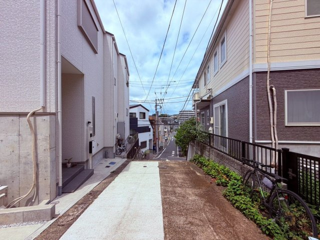 【前面道路含む現地写真】 | 板橋区成増５丁目　中古戸建て | 落ち着いた私道に面しているので静かに暮らせる立地です