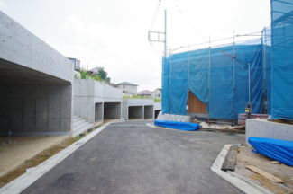 【前面道路含む現地写真】 | 【仲介手数料無料！！】多摩市連光寺6丁目　新築戸建て（全2棟）A号棟　4630万円