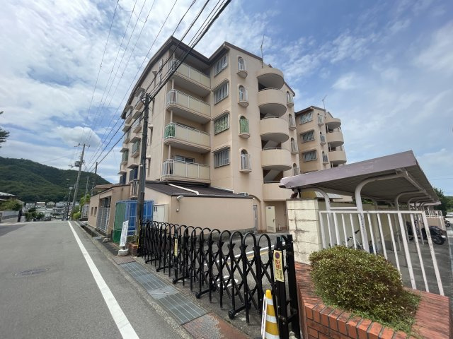 有野南ビルのエントランス