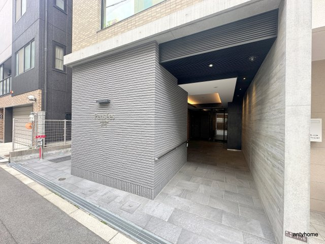 パンセ新町のエントランス