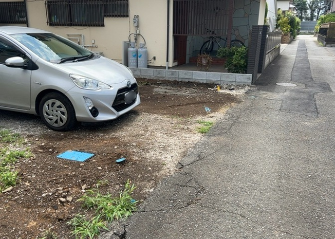 【区画図】 | 区画図は、土地の形状、境界、道路との関係を詳細に示す図面土地の正確な位置、面積、形状を把握し購入や建築計画の判断に不可欠です。区画整理や開発状況も示され、将来的な土地利用のイメージを掴む上でも重要。
