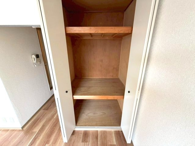 枚方市長尾峠町のハイツの収納