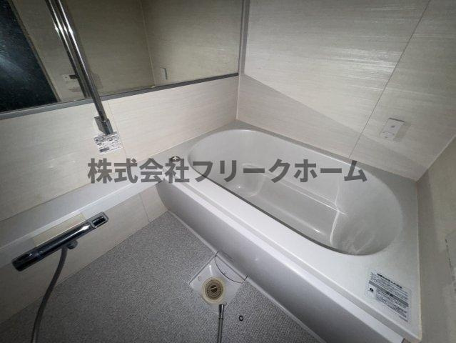 武蔵野市吉祥寺本町３丁目の賃貸マンションの浴室