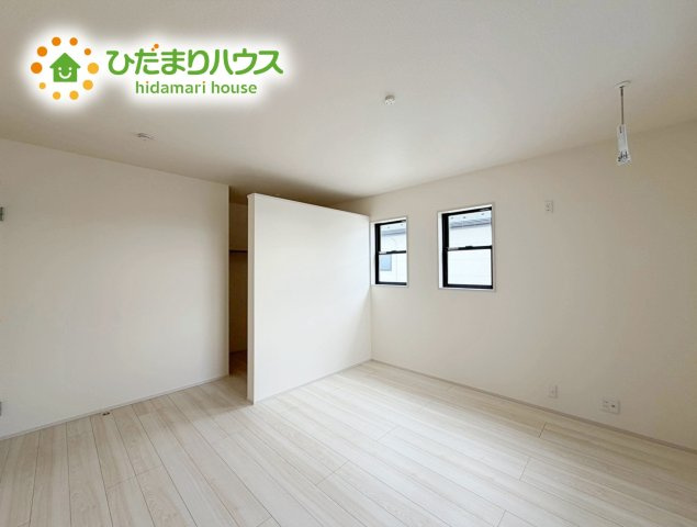 いわき市郷ケ丘2丁目　新築戸建　3号棟の寝室|バルコニーに面していて、たっぷり光りの入る明るい主寝室です！