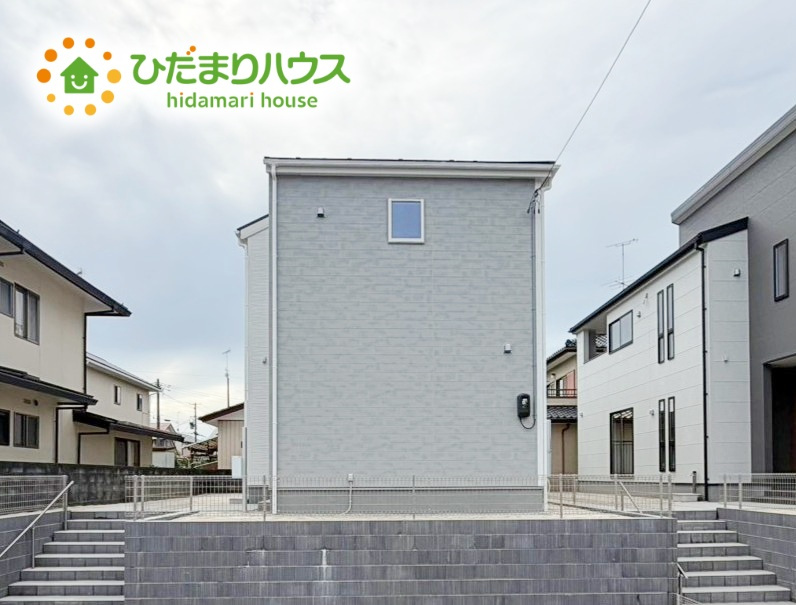 いわき市郷ケ丘2丁目　新築戸建　3号棟の外観|青空にパッと映える佇まいは、帰るたびに嬉しい気持ちになれる、日々の暮らしに豊かさをプラスします♪
