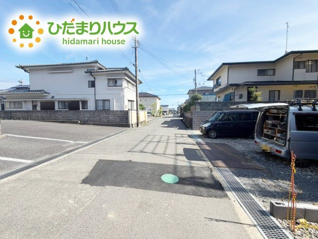 いわき市郷ケ丘2丁目　新築戸建　3号棟の前面道路含む現地写真|前面道路幅6ｍ☆車の出入りもラクラクできちゃいます(^^♪