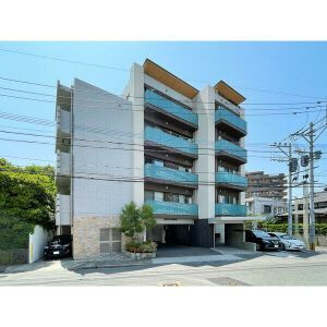 アールズプレイス福岡香椎駅前の外観