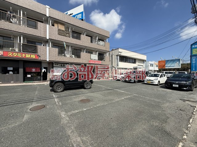 北原ビルの駐車場|駐車場に車を止められます