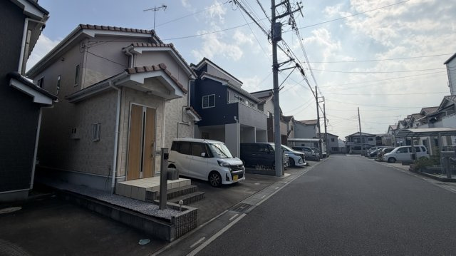上尾市領家　中古戸建の前面道路含む現地写真