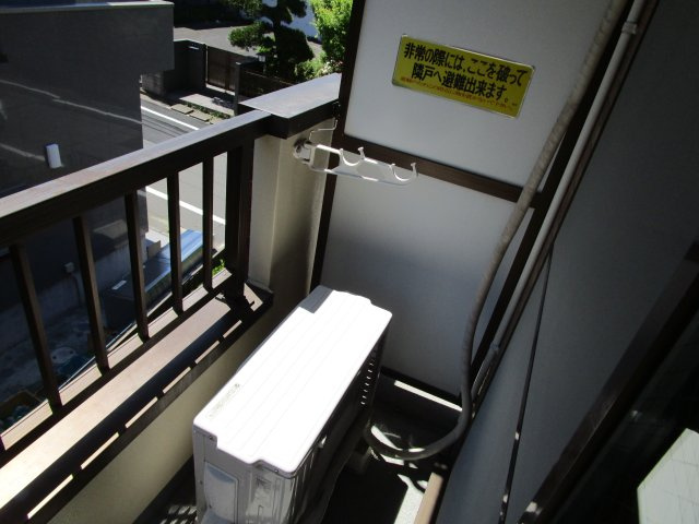 南西向き３階で陽当り良好のバルコニーです♪