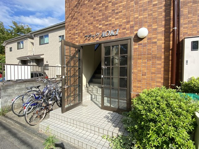 マンションのエントランス部分です♪