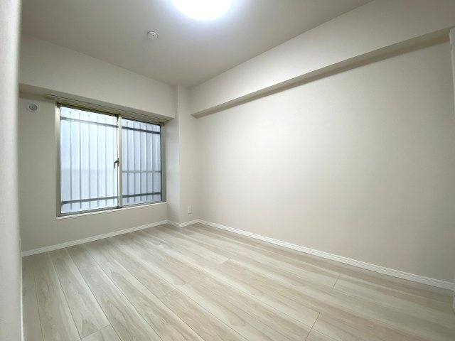 恒陽王子マンションの寝室|洋室5.0帖　（間取り図右側上）
