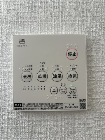 CRAIDLE GARDEN小倉南区上貫第7の独立洗面台|収納付き三面鏡洗面化粧台を採用し、洗面まわりをすっきり保てます。