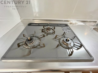 多数の調理器具を同時に使用でき、料理の効率化が可能。省エネで節約になり、様々な料理スタイルに適応できます。また、火力調整が独立しており、手入れや掃除もしやすく、今よりもっとお料理が楽しくなるかも。