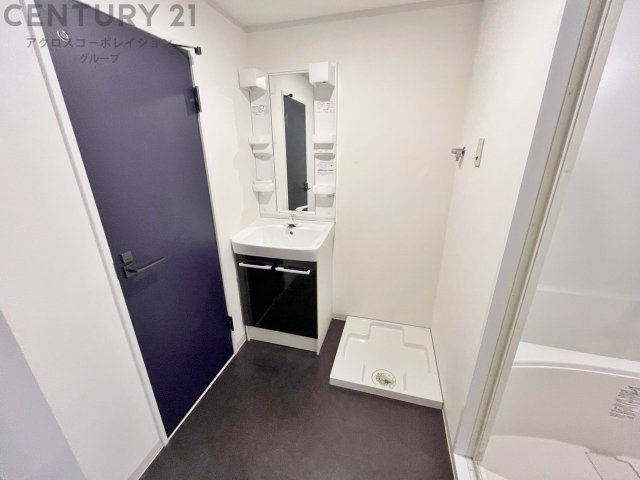 衣服の収納や脱ぎ着や整理整頓がしやすく、湿った衣類を乾燥させるスペースがありカビや臭いの発生を防ぎます。床の汚れを他の部屋に持ち込まず清潔を保つことができます。また快適な入浴環境の整備にも役立ちます。