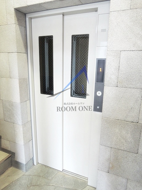 リヒャルト市谷薬王寺 のその他共用部分|エレベーターです。