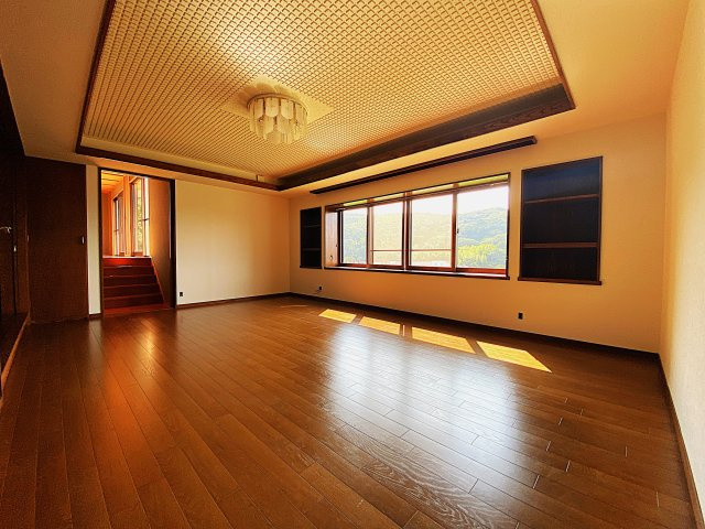 伊東市吉田の居間・リビング