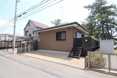 【外観】 | 大津市荒川387-12　琵琶湖に面する戸建 | 2026年7月撮影、西側建物外観、AIで車を消しています