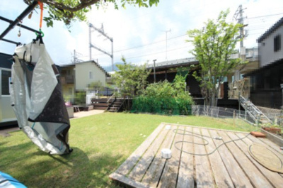 【庭】 | 大津市荒川387-12　琵琶湖に面する戸建 | 2026年7月撮影、庭から建物別角度