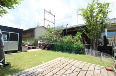 【庭】 | 大津市荒川387-12　琵琶湖に面する戸建 | 2026年7月撮影、庭から建物別角度