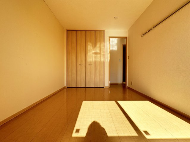 ローズコート南久万の洋室