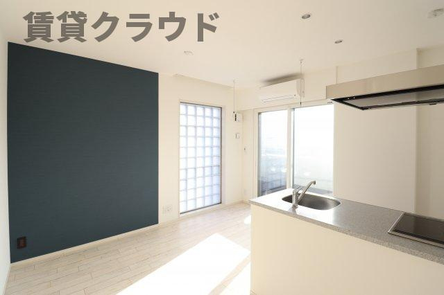 RICHE　YAMADA　Vの居間・リビング|白系で統一しているので全体がスッキリとまとまっています♪