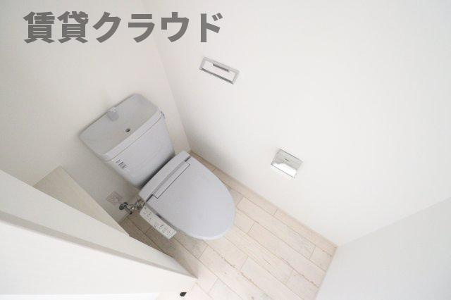 RICHE　YAMADA　Vのトイレ|温水洗浄便座やちょっとした棚があるので収納にも使えますね！