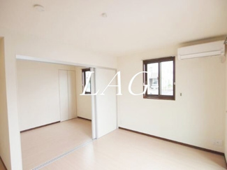 【居間・リビング】 | サンライズ梅丘 | 洋室のお部屋です。