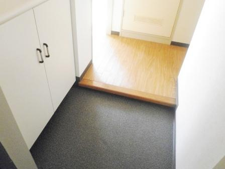 旭泉マンションの玄関