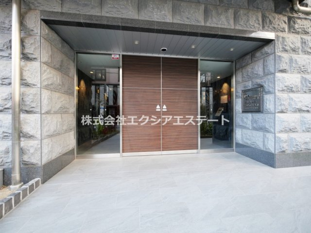 プレサンス谷町九丁目駅前のエントランス