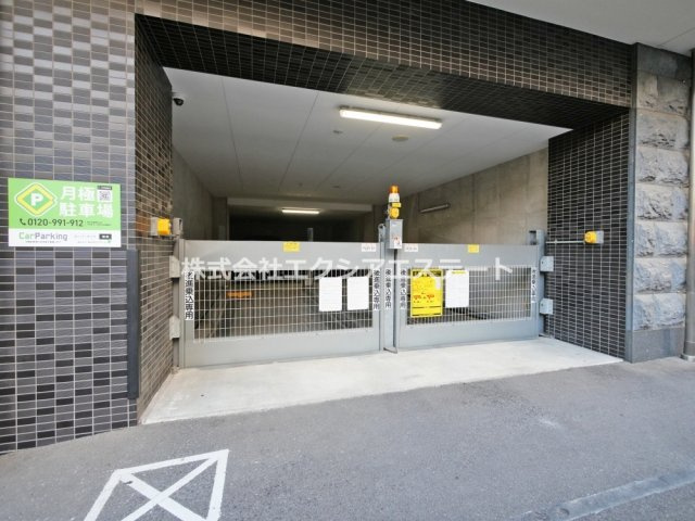 プレサンス谷町九丁目駅前の駐車場