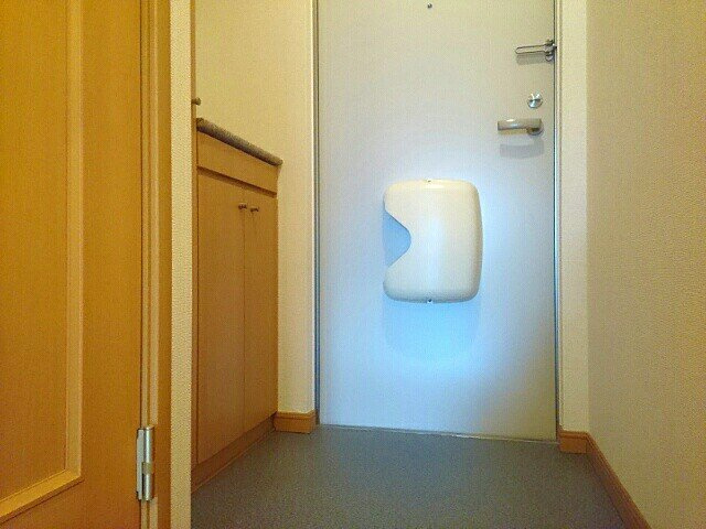 ミッドウエスト小阪の玄関