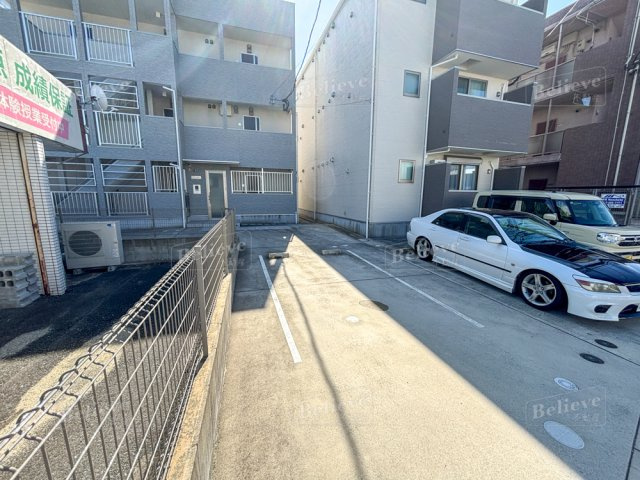 ラルヴェール試験場前Ⅰの駐車場|駐車スペースもあります♪