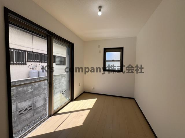 ●茅ヶ崎市小桜町　中古戸建◎の洋室|約5.5帖の洋室があります◇◇