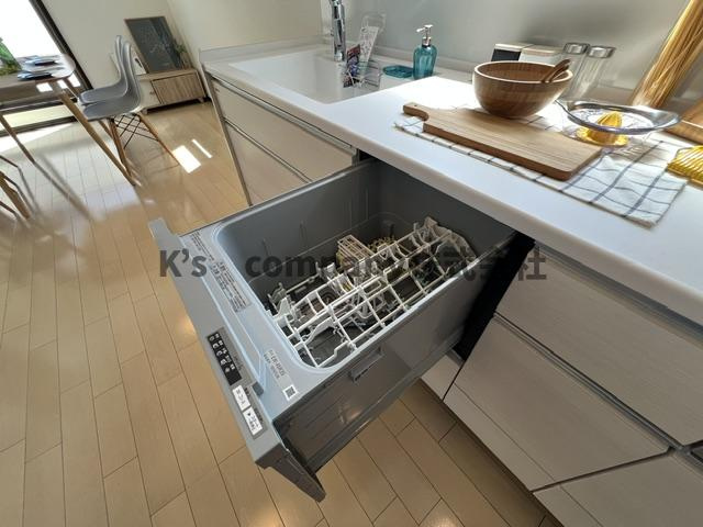 ●茅ヶ崎市小桜町　中古戸建◎のキッチン|時間短縮に便利な食洗器完備♪
