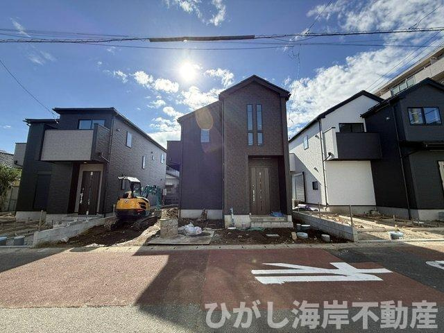 平塚市御殿3丁目　新築戸建　全３棟の外観|10月1日撮影　外構工事中　現地外観