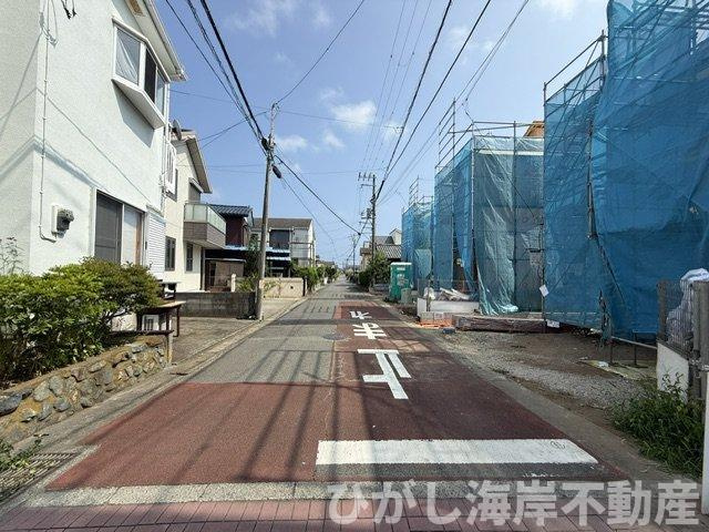 平塚市御殿3丁目　新築戸建　全３棟の前面道路含む現地写真|7月24日撮影　建築中　現地外観