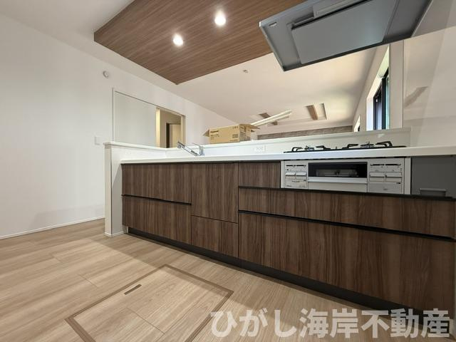 平塚市御殿3丁目　新築戸建　全３棟の前面道路含む現地写真|7月24日撮影　建築中　現地外観