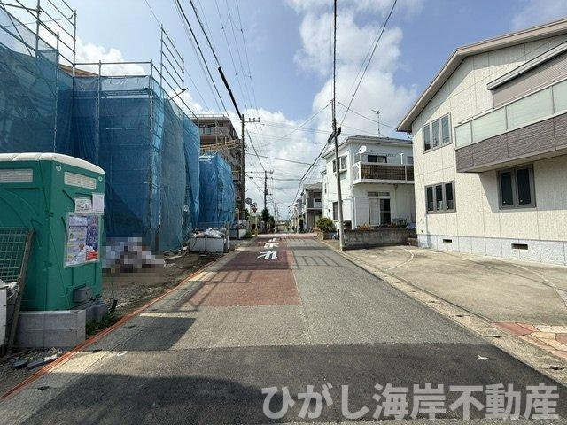 平塚市御殿3丁目　新築戸建　全３棟の前面道路含む現地写真|7月24日撮影　建築中　現地外観
