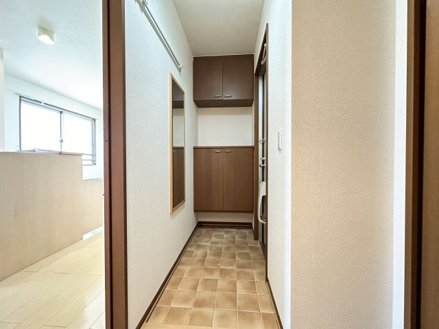 ジュネスあざみの玄関