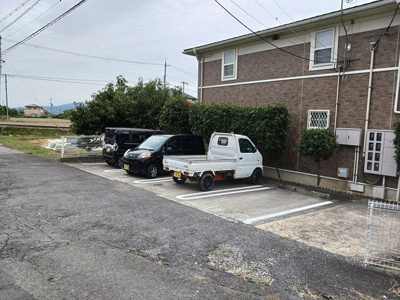 【駐車場】 | アクティフ　ジェルメⅡ | 駐車場があるので、車を買う予定の方も安心です