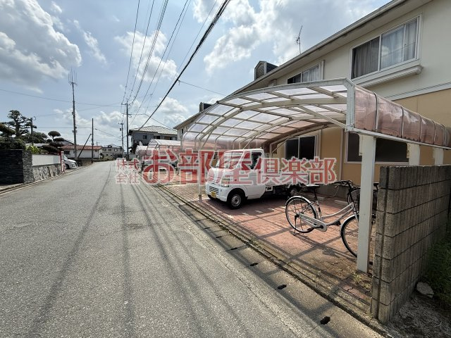 コーポリベールの駐車場|駐車場があるので、車を買う予定の方も安心です