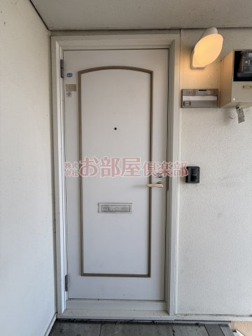 コーポリベールの玄関|収納もある玄関です