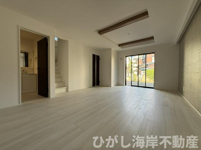 平塚市御殿3丁目　新築戸建　全３棟の前面道路含む現地写真|7月24日撮影　建築中　現地外観