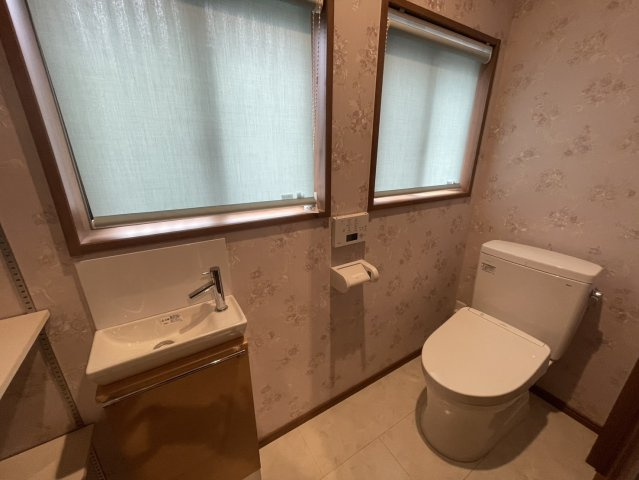 城北新町1丁目戸建てのトイレ|2階トイレ。