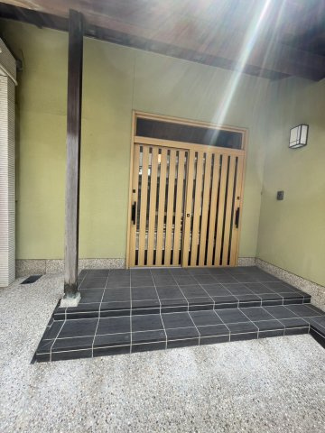 城北新町1丁目戸建ての玄関