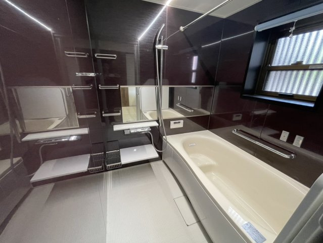 城北新町1丁目戸建ての浴室|浴槽も広くてゆったり疲れを癒していただけます。浴室乾燥機付き。
