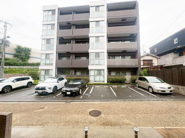 吹田市垂水町１丁目のアパートの駐車場
